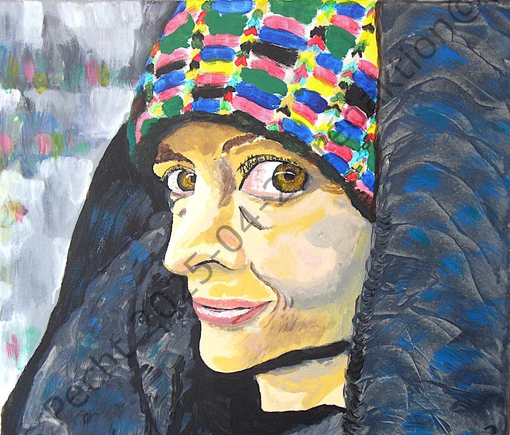 Frau mit Mütze in Decke gehüllt